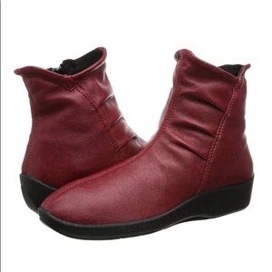 arcopedico ”L” boots healthy footwear. Orthopedic